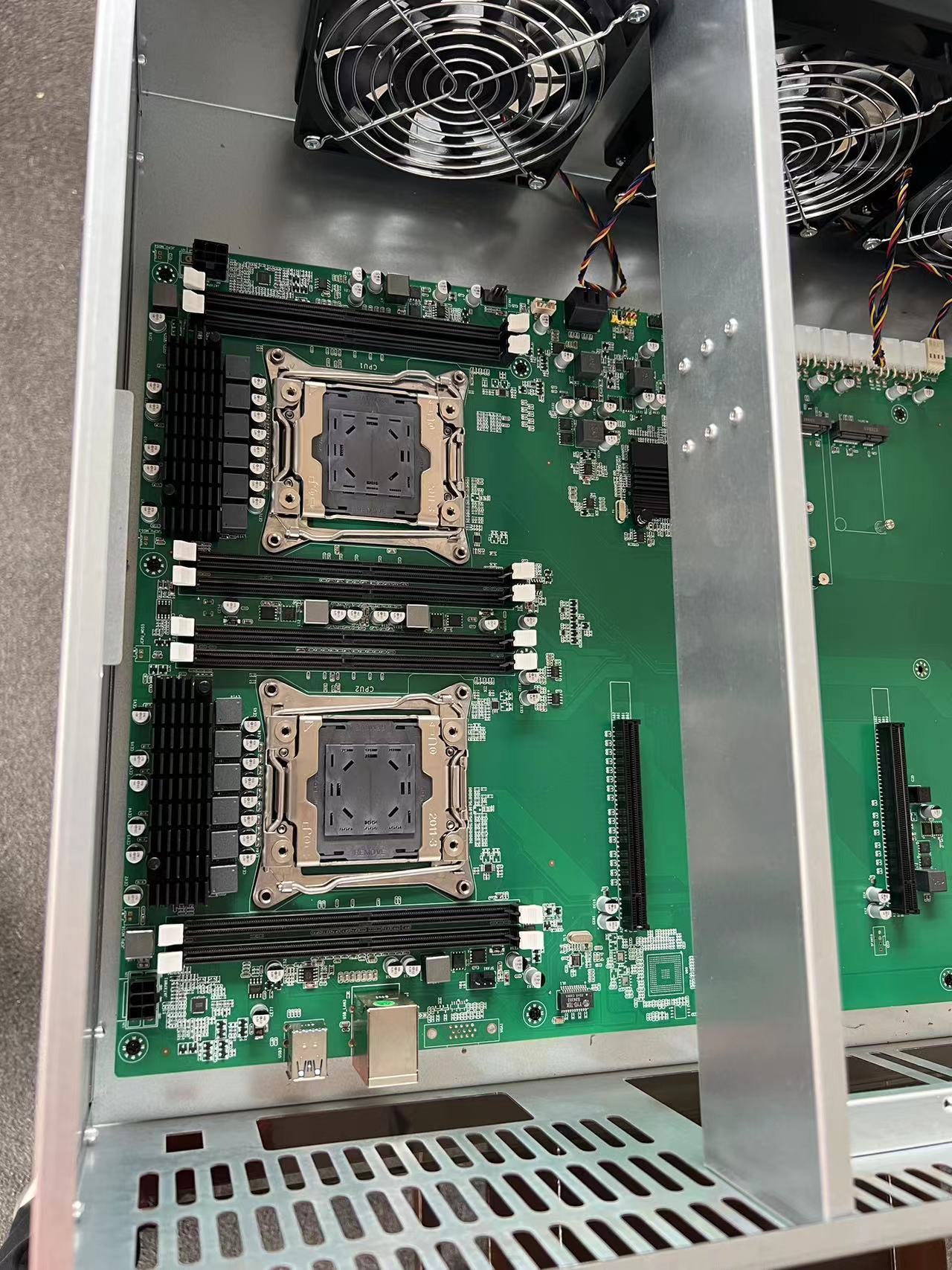 高品質 ALEO サーバーケース X98 X99 E5 ID - E5 2699 V4 のレビューと価格